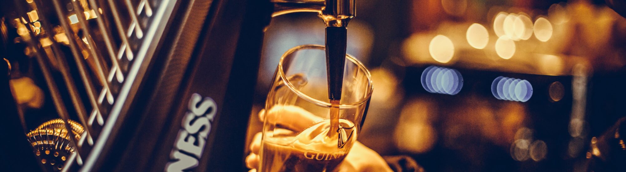 Une Guinness en train d'être servie - © bizoo_n