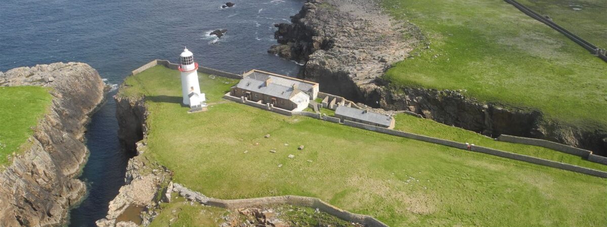 Un cottage et son phare en vente en Irlande pour 75 000€
