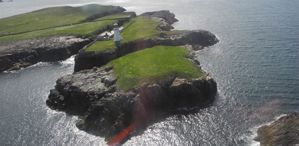 Le phare et son cottage de Rathlin O'Birne island actuellement en vente