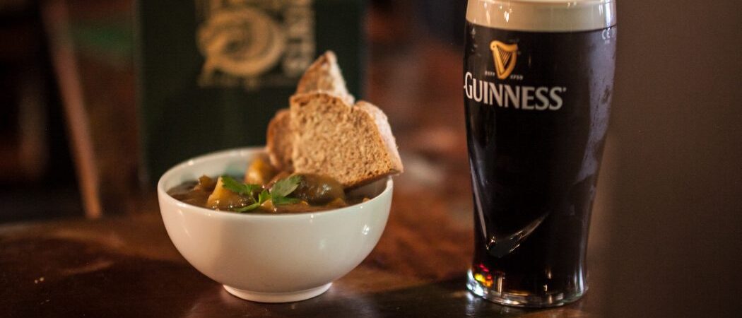 Un irish stew servi au Five Points de Belfast