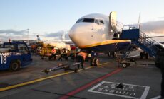 Un avion Ryanair au sein de l'aéroport de Dublin - Simon - cc
