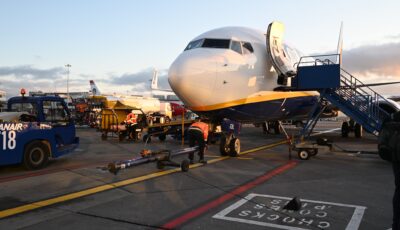 Un avion Ryanair au sein de l'aéroport de Dublin - Simon - cc