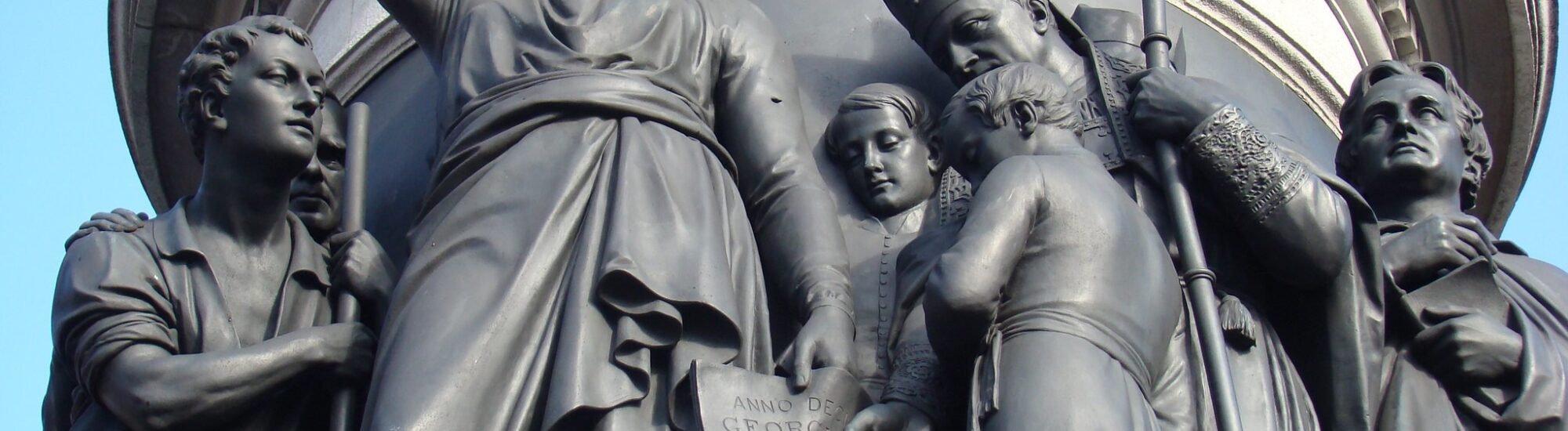 Le O'Connell Monument et ses sculptures - Phil Guest - cc