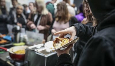 Une dégusttation de hot-dog vegan - http://www.irishveganfestival.com