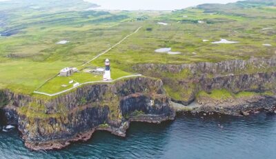 Rathlin Island et son phare est - © peter