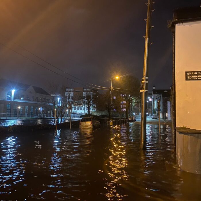 Inondations à Cork à cause de la tempête Barra - Simon Lyons sur Twitter