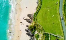 Vue aérienne de la Coumeenole beach - © Michael