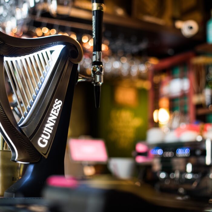 Une pompe à bière Guinness en forme de harpe - © bizoo_n