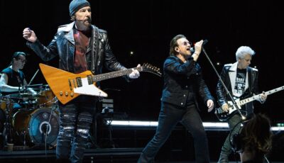 U2 en concert avec Bono et The Edge - Paul Jones - cc