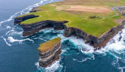 Vue sur Downpatrick Head et le Dun Briste - © Cristi