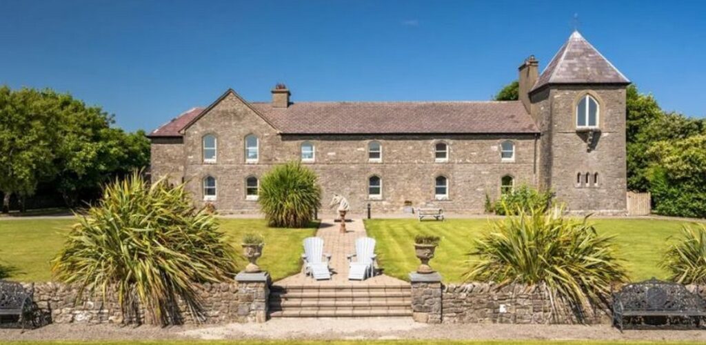 La Old Coastguard Station in Dromard - MyHome.ie