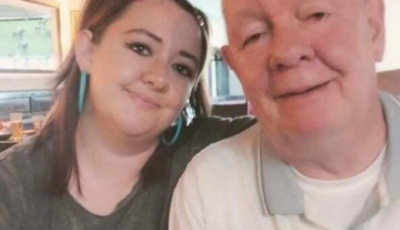 Aoife Byrne, à l'origine du message, pose avec son père - Facebook (Sun by the Sea)