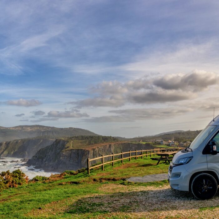 Voyagez en camping-car et goûtez à la liberté ! - © makasana photo