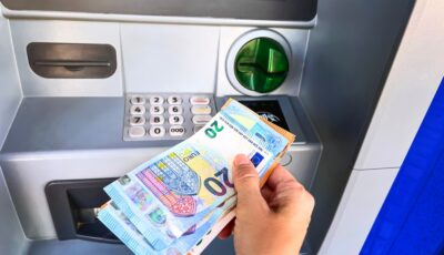 Des irlandais ont profités d'un bug de la Bank of Ireland pour retirer gratuitement 1000€ - © Aida Servi