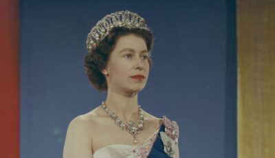 Reine Elzabeth II - BiblioArchives / LibraryArchives - cc