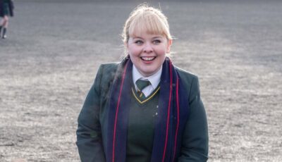 Nicola Coughlan dans Derry Girls