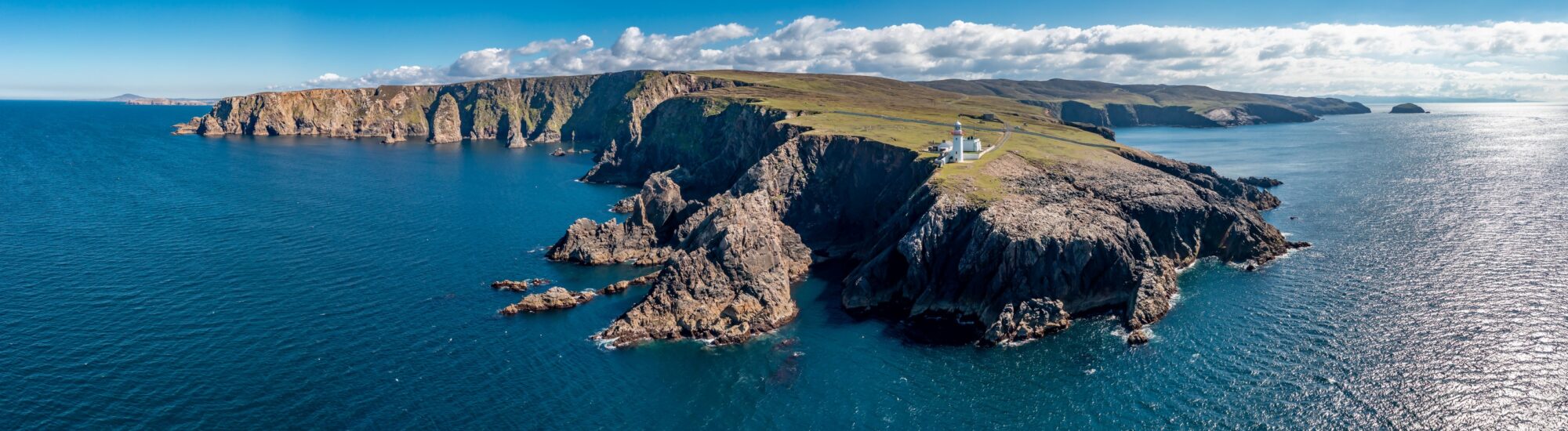 Le Arranmore Island Lighthouse - © Lukassek