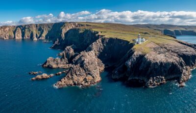 Le Arranmore Island Lighthouse - © Lukassek