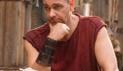 Ray Stevenson dans le rôle de Titus Pullo dans la série Rome