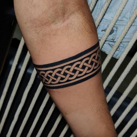Tatouages d'entrelacs irlandais