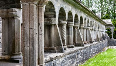 Ballintubber abbey - © powerofforever - Getty Images Signature