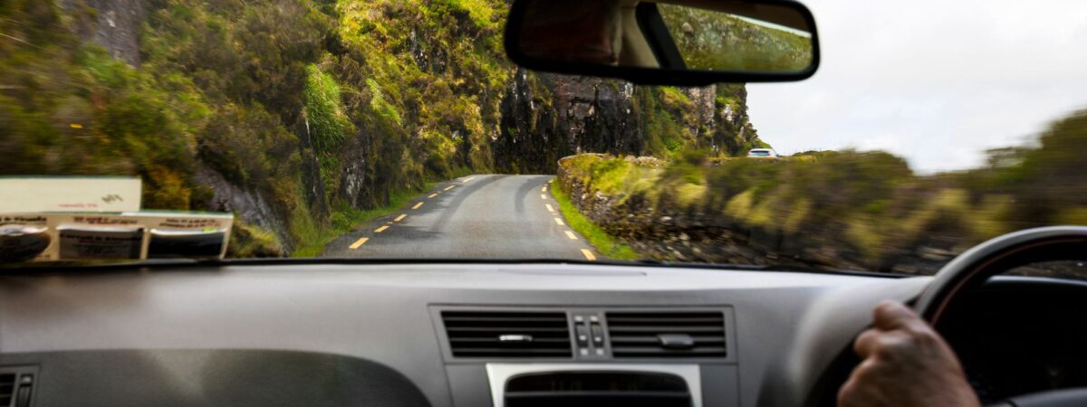 Une voiture de location en Irlande - © Janine Lamontagne - Getty Images Signature