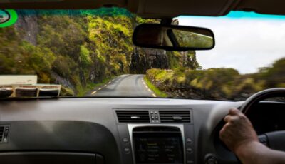 Une voiture de location en Irlande - © Janine Lamontagne - Getty Images Signature