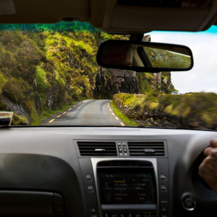 Une voiture de location en Irlande - © Janine Lamontagne - Getty Images Signature
