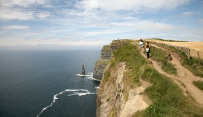 Cliffs of Moher Coastal Walk - © Rolphus - Getty Images Signature