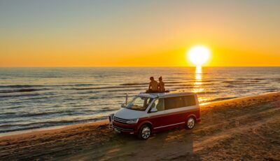Un campervan en Irlande - © SimonSkafar - Getty Images Signature