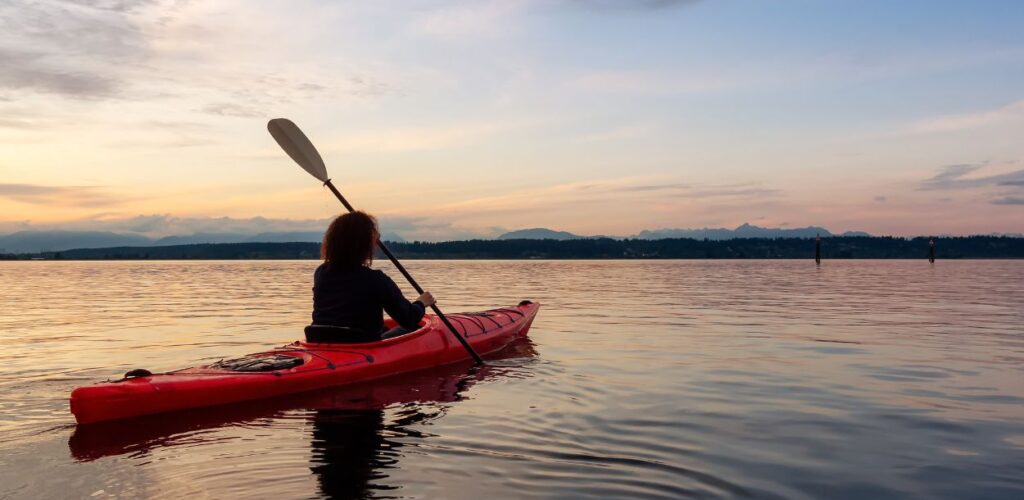 Kayak de mer en Irlande - @edgar-bullons-images - Canva