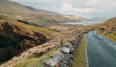 Une route en Irlande - Pexels