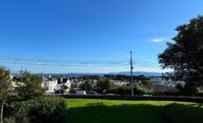 A cozy room walking distance to the beach with a private bathroom