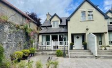 Elegant Townhouse steps from historic Birr Castle