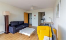GuestReady – Luminous Elegance in Barrow Street