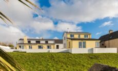 Large house with adjoining cottage close to Waterville