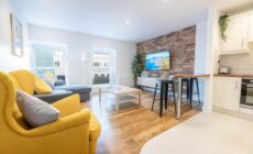 Modern CANAL VIEW Home, in City Centre, Sleeps 8
