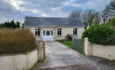 Peaceful Farm Cottage in Menlough near Mountbellew