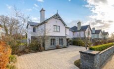 Spacious home to sleep 8 just a short stroll from Kenmare