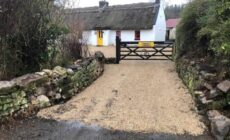 Sweet Meadow A delightful romantic thatched cottage by river Shannon on 4 acres is for peace party family or work from home
