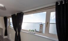 Unit 6 Penthouse Apartment With Harbour & Island Views