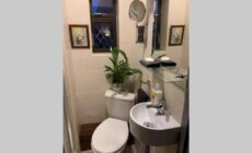 Upstairs Studio - Private kitchenette and Small en-suite