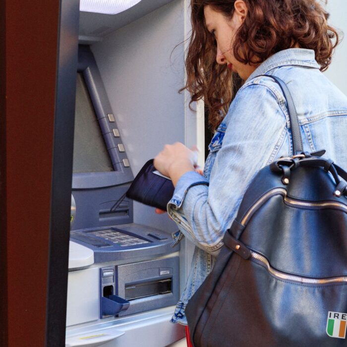 Un ATM en Irlande - petekarici - Getty Images Signature
